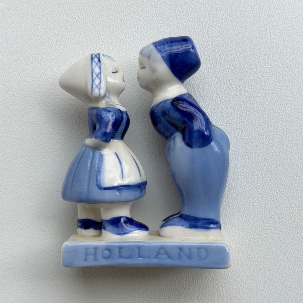Vintage Delft Blue Kissing Dutch Boy & Girl Figurine Holland Porcelain Statue